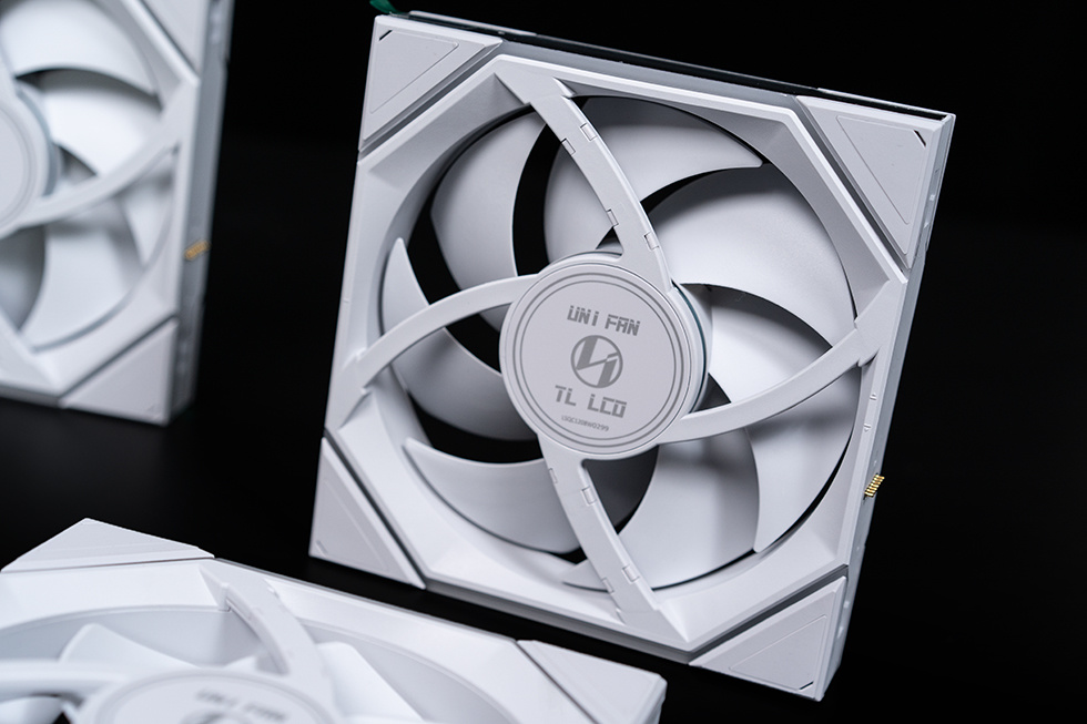 全面可视化，联力 O11D EVO RGB & TL LCD 积木风扇装机展示