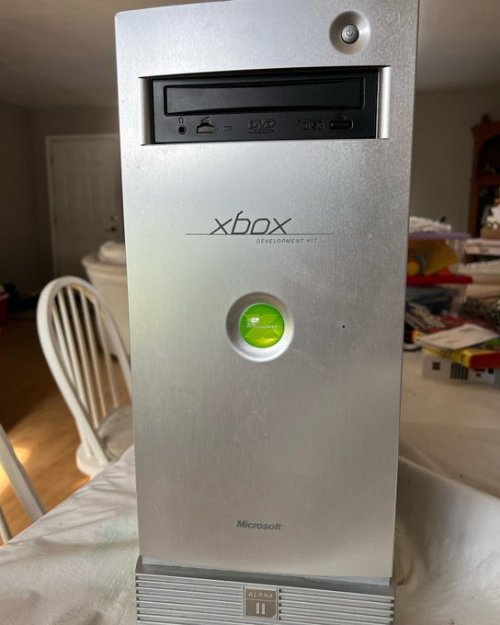 工程师展示初代Xbox原型机：长得像普通家用PC-第1张