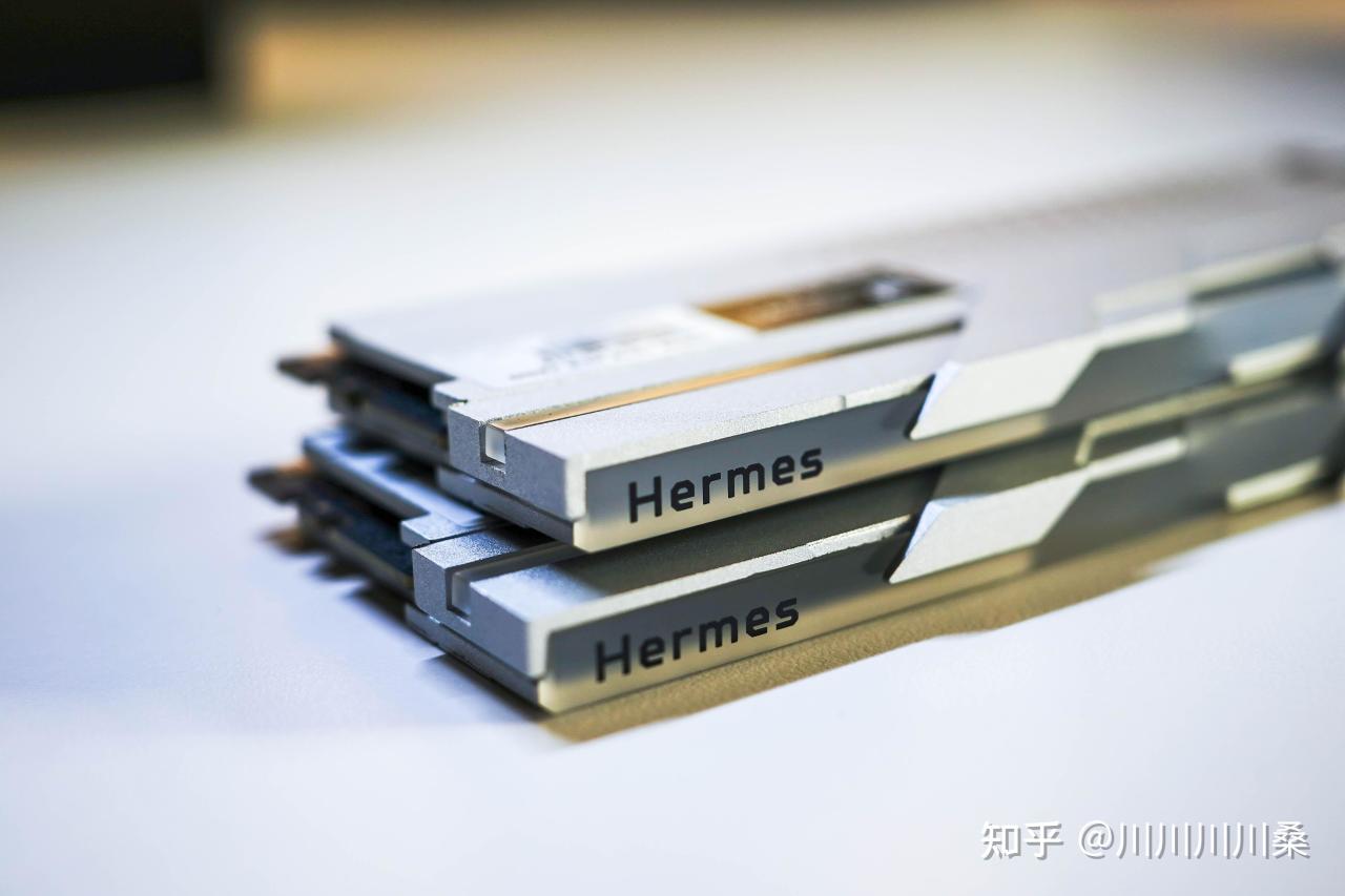 解决DDR5高频内存的容量问题丨宏碁冰刃72000MHz内存超频测试