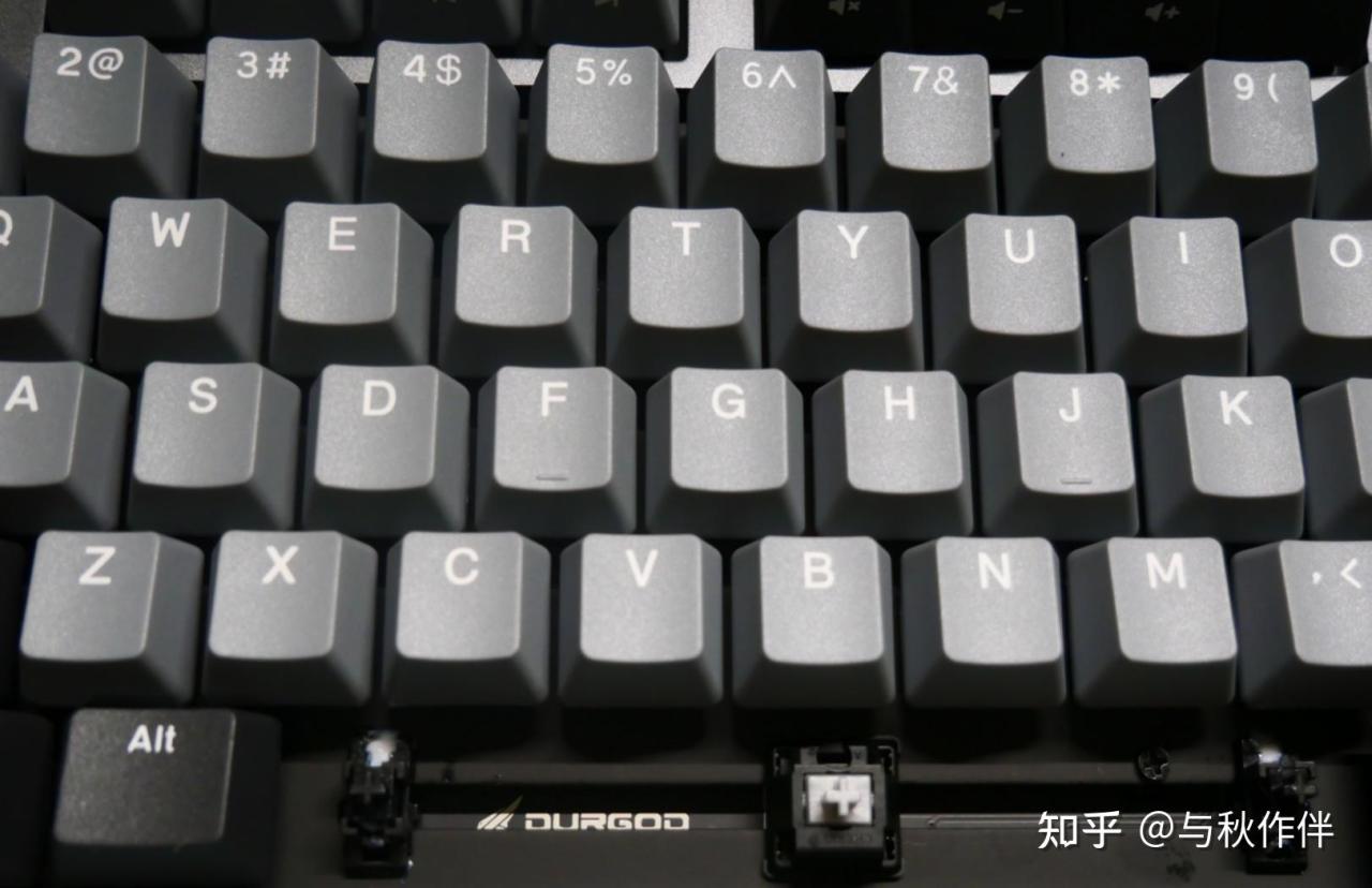 机械键盘的轴体名字一个比一个怪，为什么现在不用颜色区分了呢？