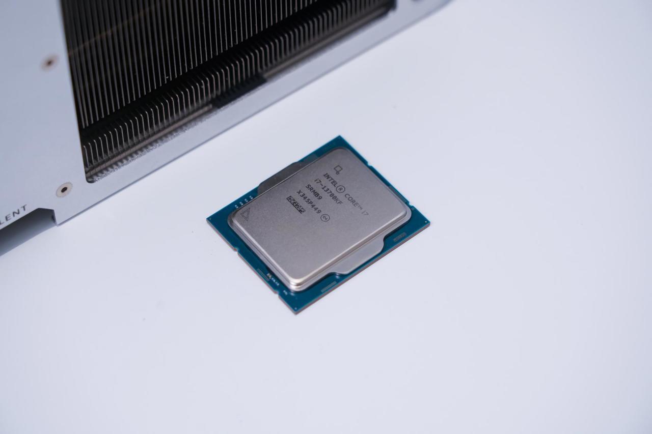 R7 7800X3D和i7 13700KF哪个强，怎么选丨Intel 13700KF性能评测