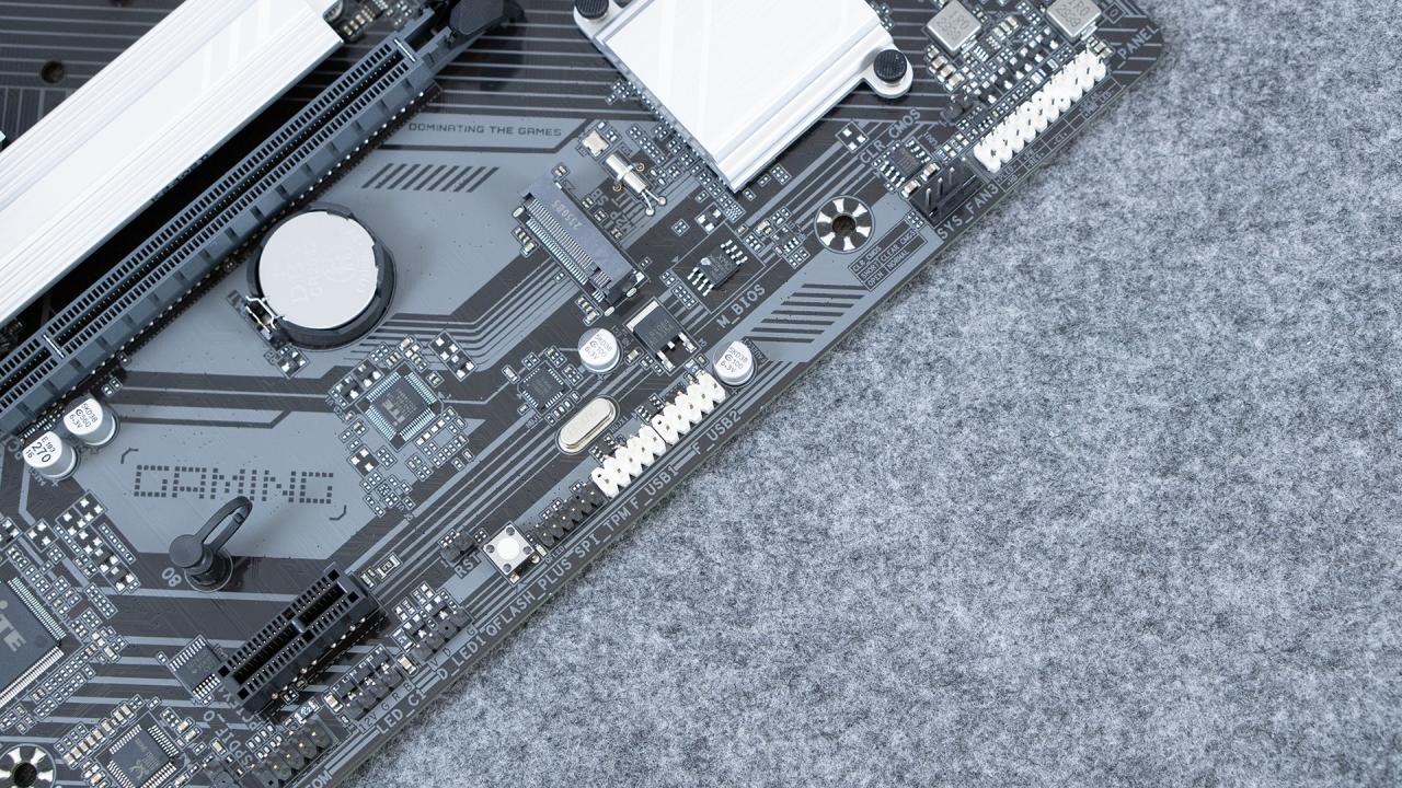 几百块主板能超8000？技嘉B760M GAMING WIFI PLUS白魔鹰实测！