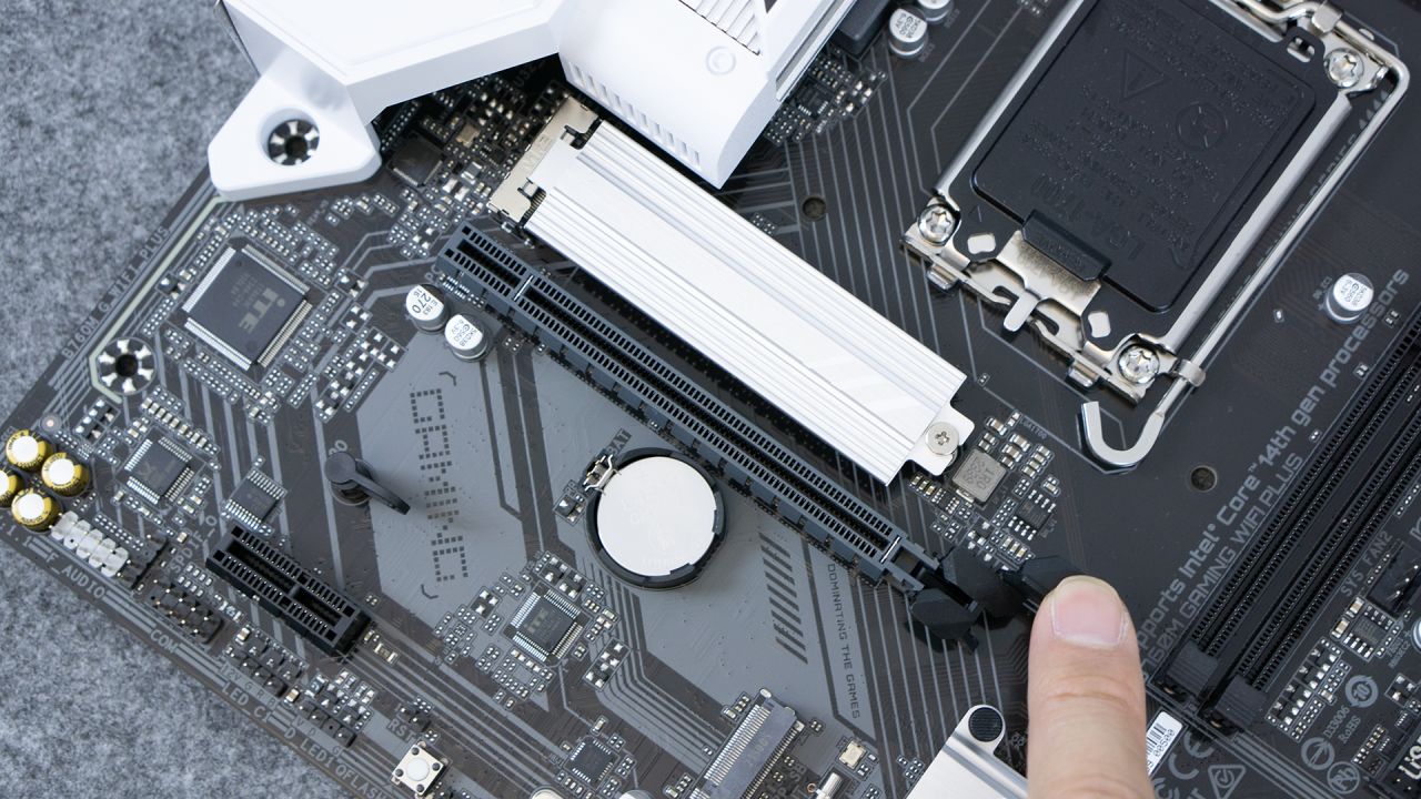 几百块主板能超8000？技嘉B760M GAMING WIFI PLUS白魔鹰实测！