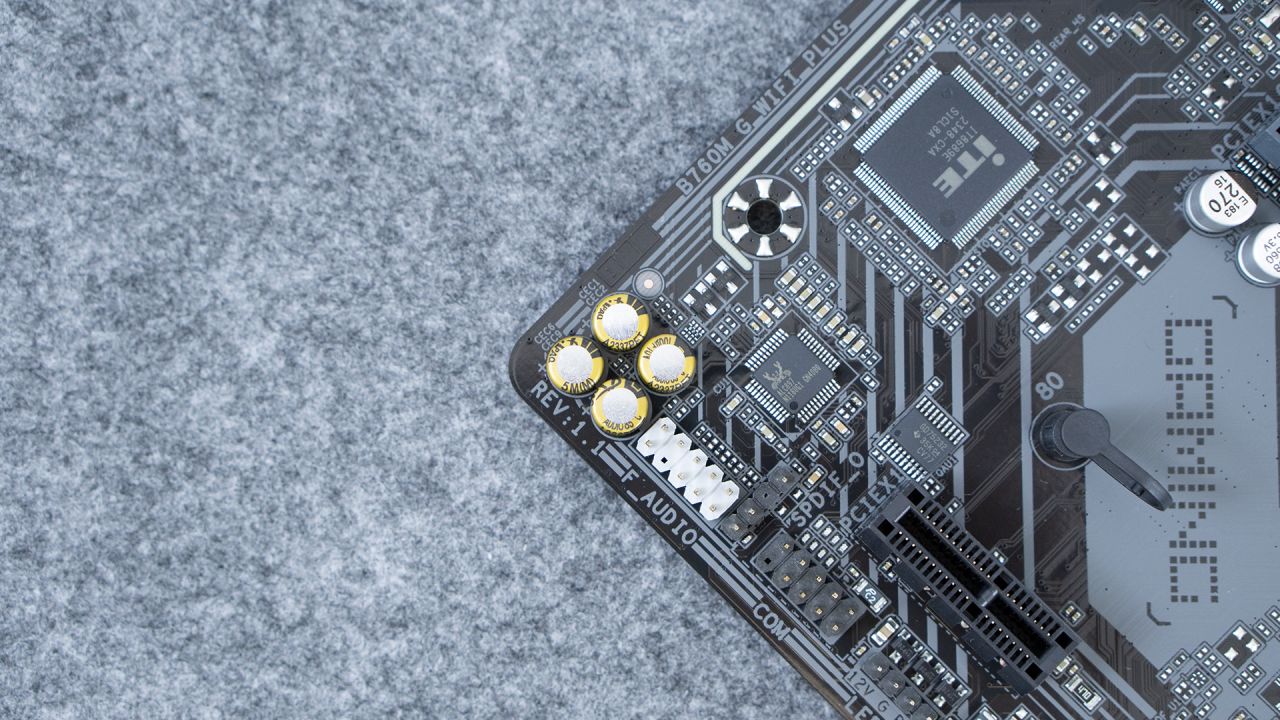 几百块主板能超8000？技嘉B760M GAMING WIFI PLUS白魔鹰实测！