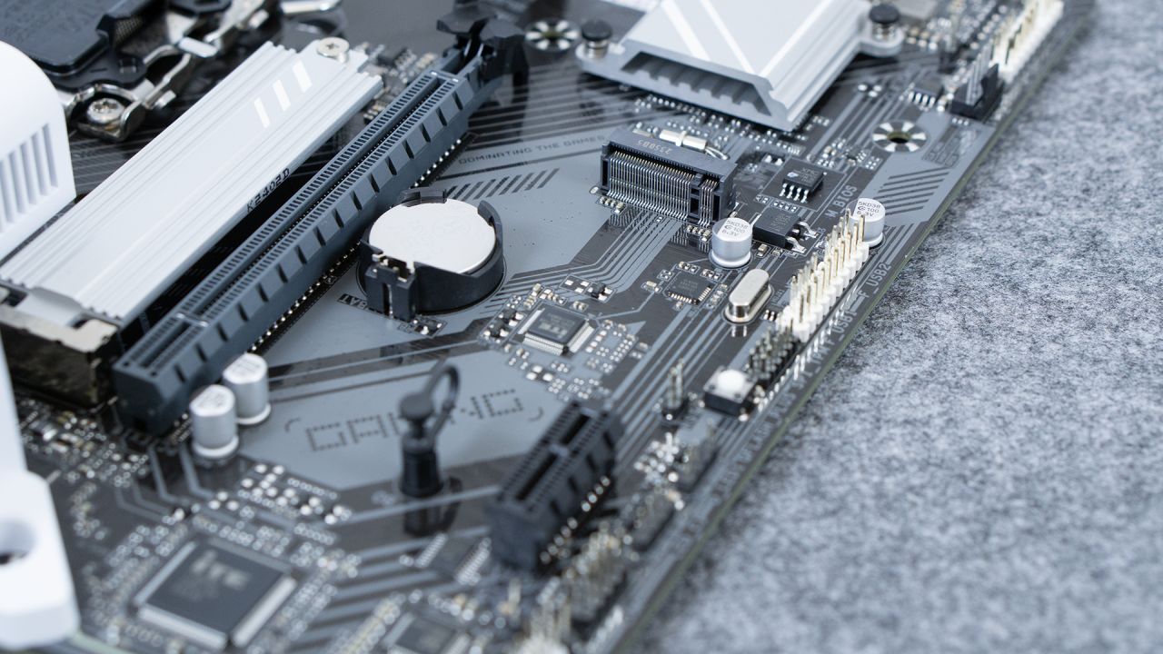 几百块主板能超8000？技嘉B760M GAMING WIFI PLUS白魔鹰实测！