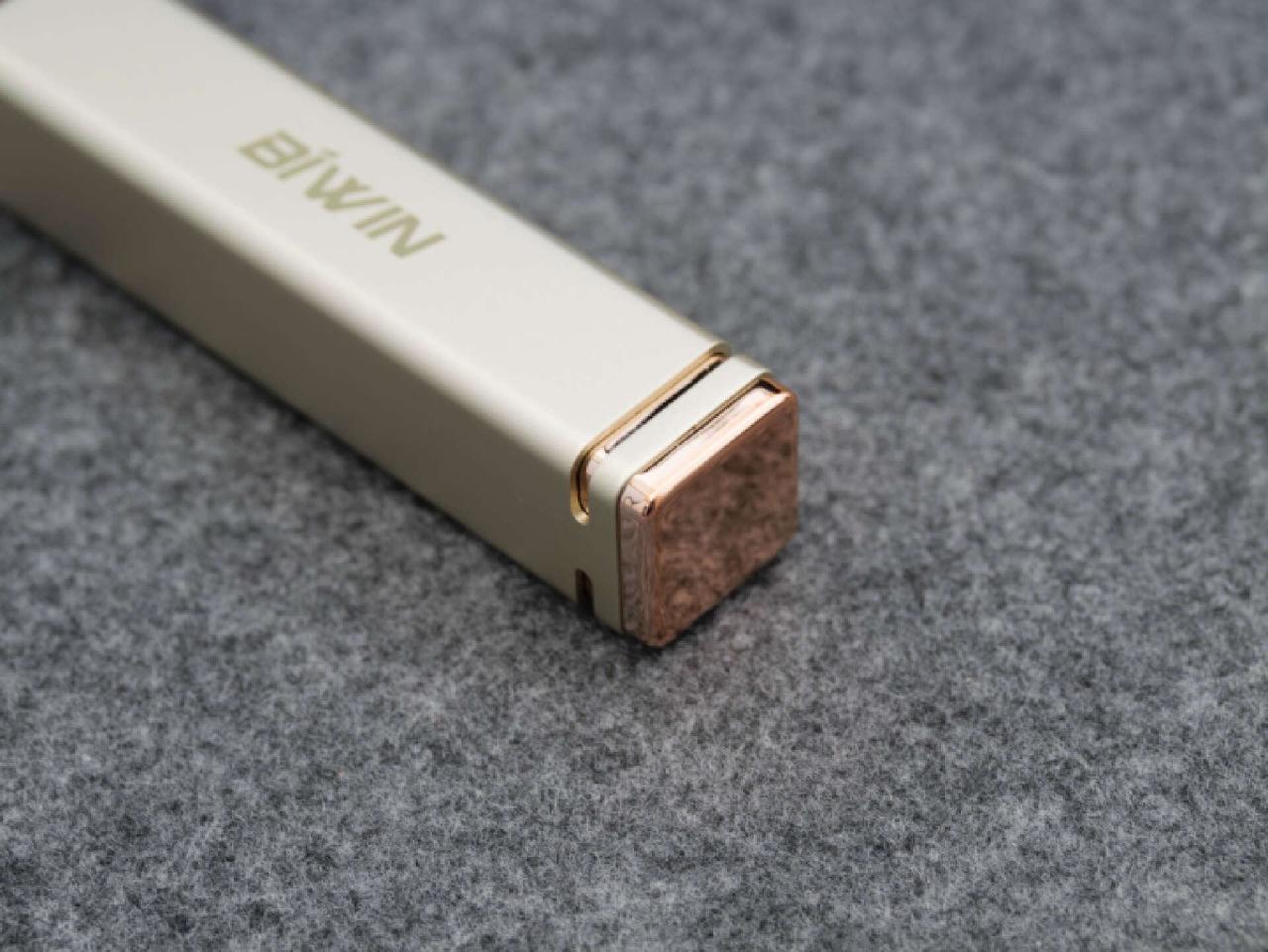 AI智能加持，极致轻巧安全的移动固态硬盘：佰维PD2000 PSSD