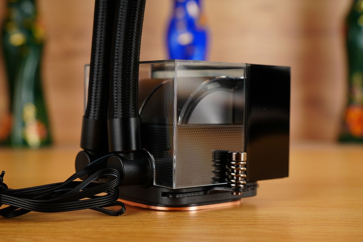 它就是目前最帅的水冷散热器，超频三DS360一体式水冷评测