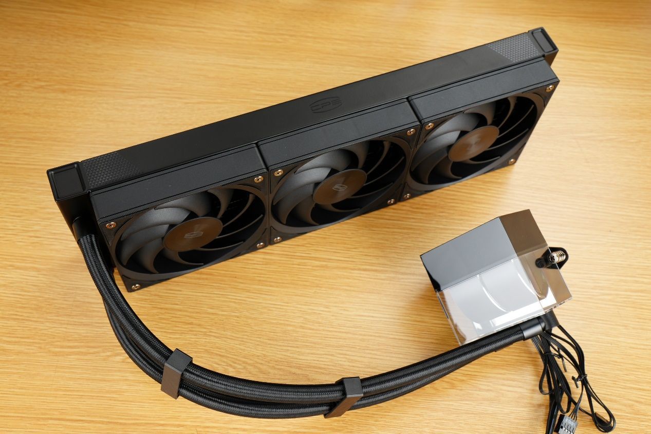 它就是目前最帅的水冷散热器，超频三DS360一体式水冷评测