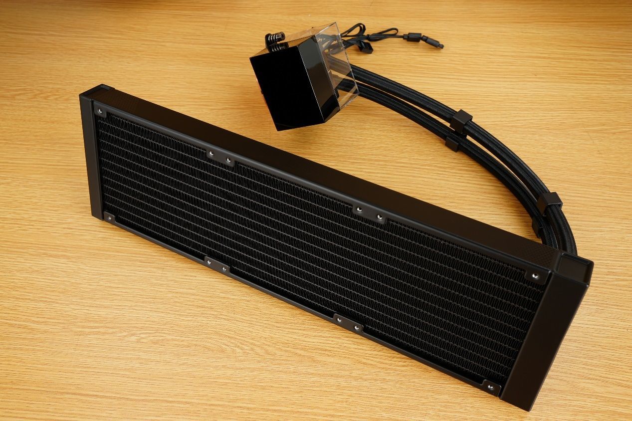 它就是目前最帅的水冷散热器，超频三DS360一体式水冷评测