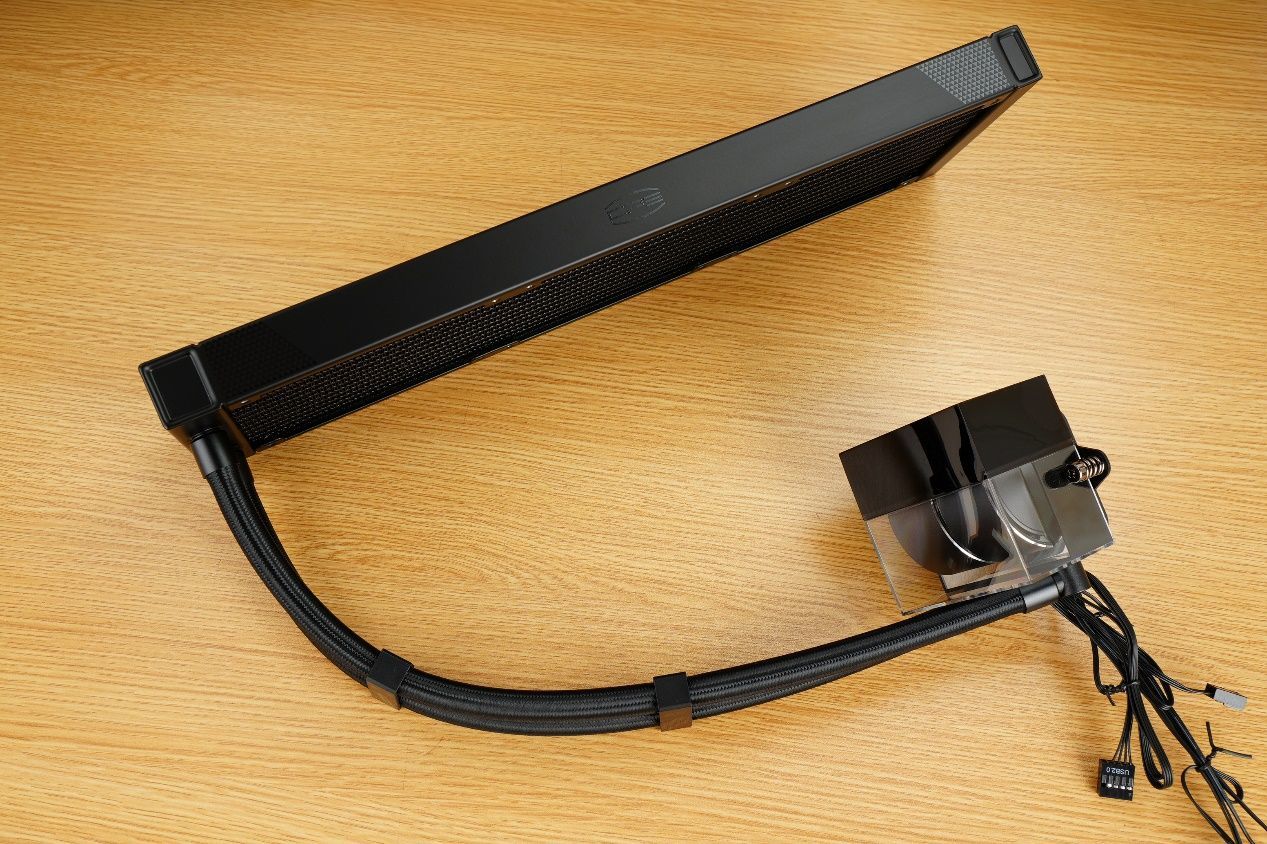 它就是目前最帅的水冷散热器，超频三DS360一体式水冷评测