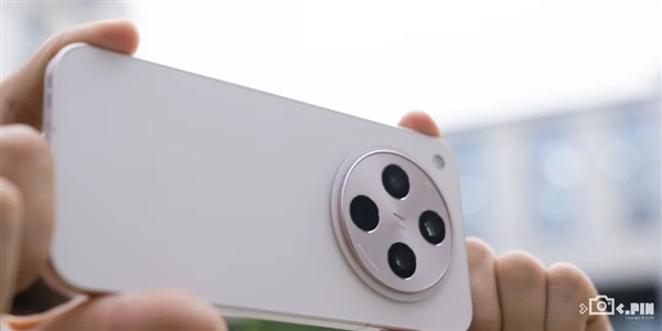 【球盟会】今年旗舰机涨价也就算了 竟然还偷偷缩起了水