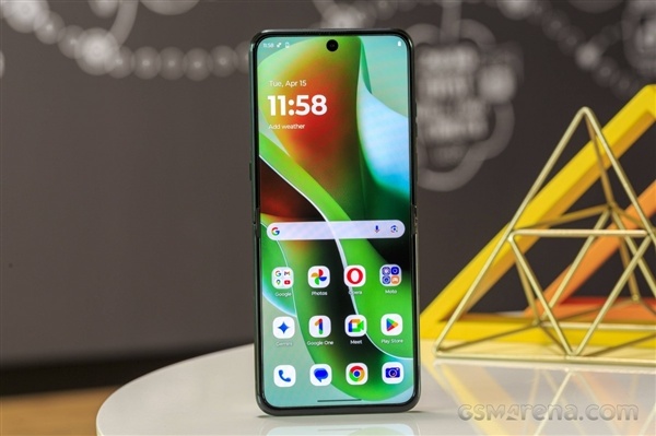 全球首款骁龙8至尊版小折叠!联想moto razr 60 Ultra发布-第1张