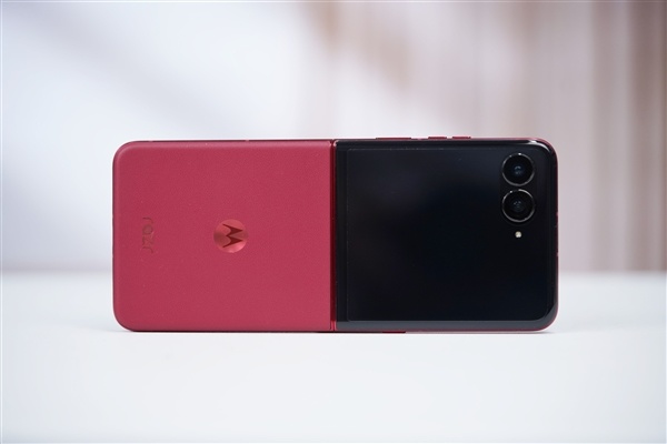 全球首款骁龙8至尊版小折叠!联想moto razr 60 Ultra图赏-第5张