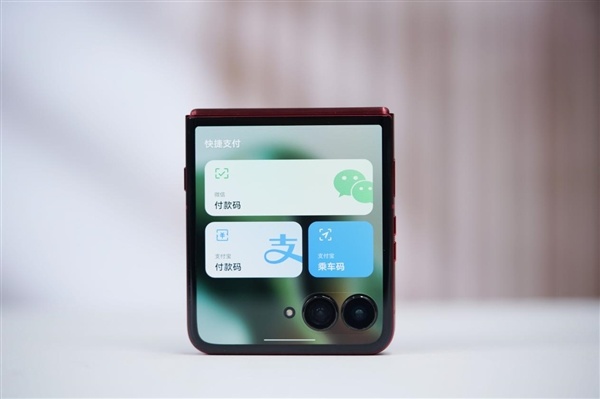 全球首款骁龙8至尊版小折叠!联想moto razr 60 Ultra图赏-第16张