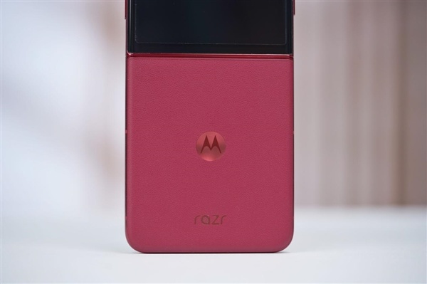 全球首款骁龙8至尊版小折叠!联想moto razr 60 Ultra图赏-第9张
