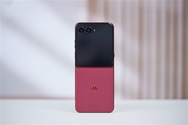 全球首款骁龙8至尊版小折叠!联想moto razr 60 Ultra图赏-第4张