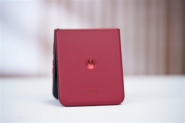 全球首款骁龙8至尊版小折叠!联想moto razr 60 Ultra图赏-第13张