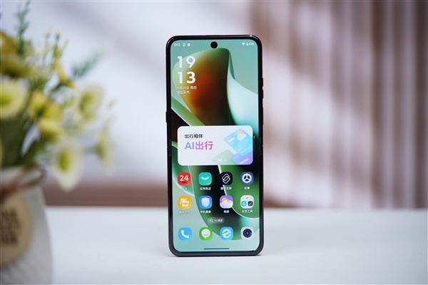 全球首款骁龙8至尊版小折叠!联想moto razr 60 Ultra图赏-第2张