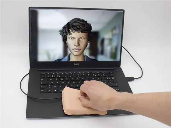 英国发明“人皮手机壳”：阳光下会像人皮一样晒伤