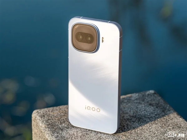 【球盟会】内存价格疯涨 iQOO“买芯片送手机”这招还有用吗