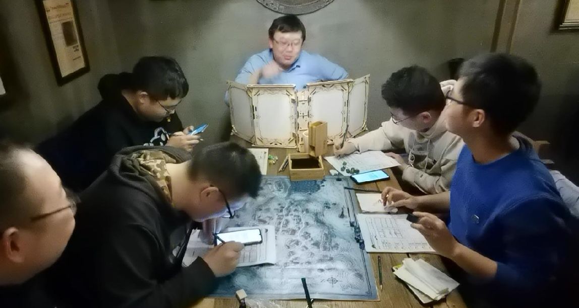 页游中的“千人国战”，这群玩家是怎么在商场中复刻出来的？