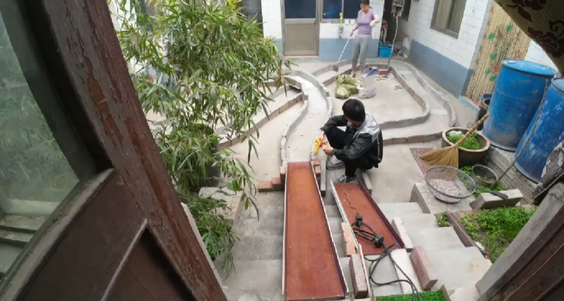 从玻璃弹珠到四驱车，赛博蛐蛐正在“返璞归真”