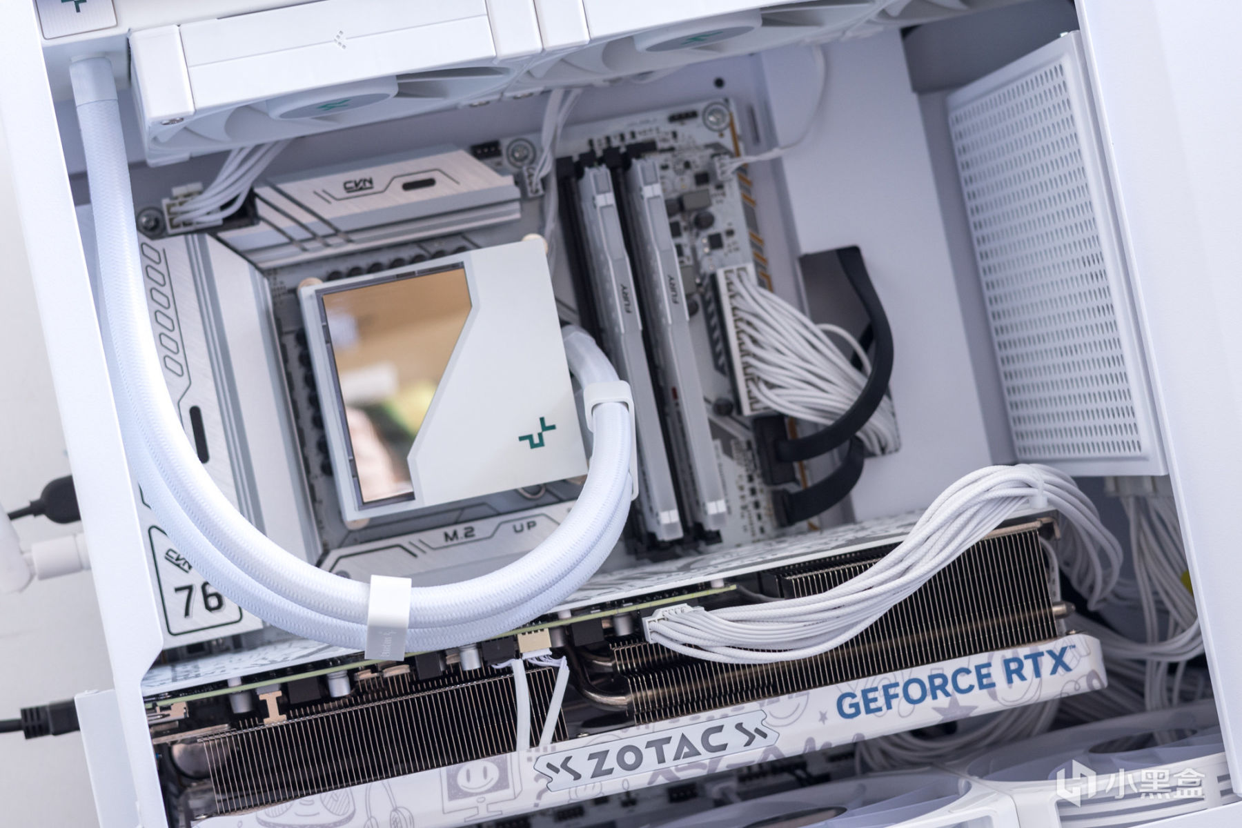 白色主机构建:13代酷睿＋索泰RTX 4070 欧泊白打造Dream PC之旅