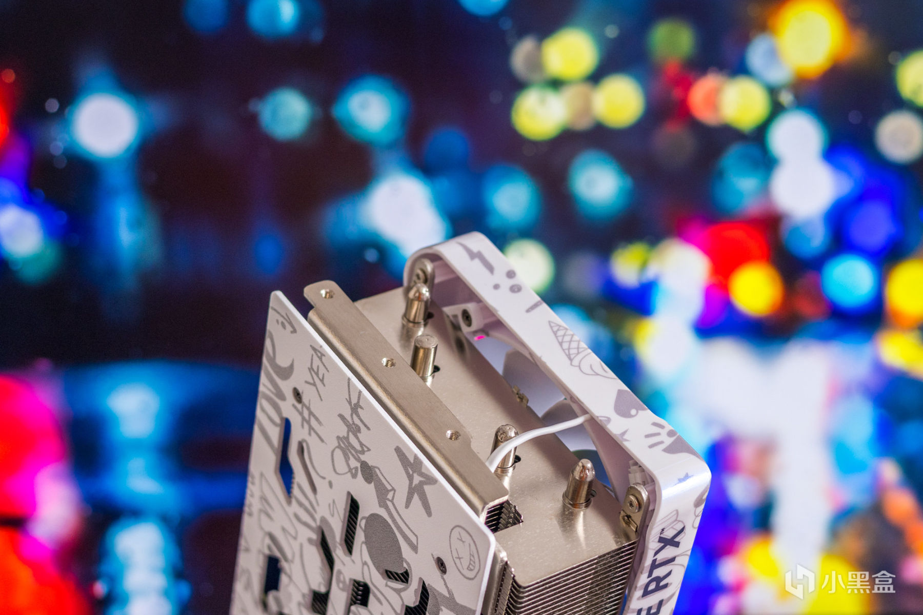 白色主机构建:13代酷睿＋索泰RTX 4070 欧泊白打造Dream PC之旅