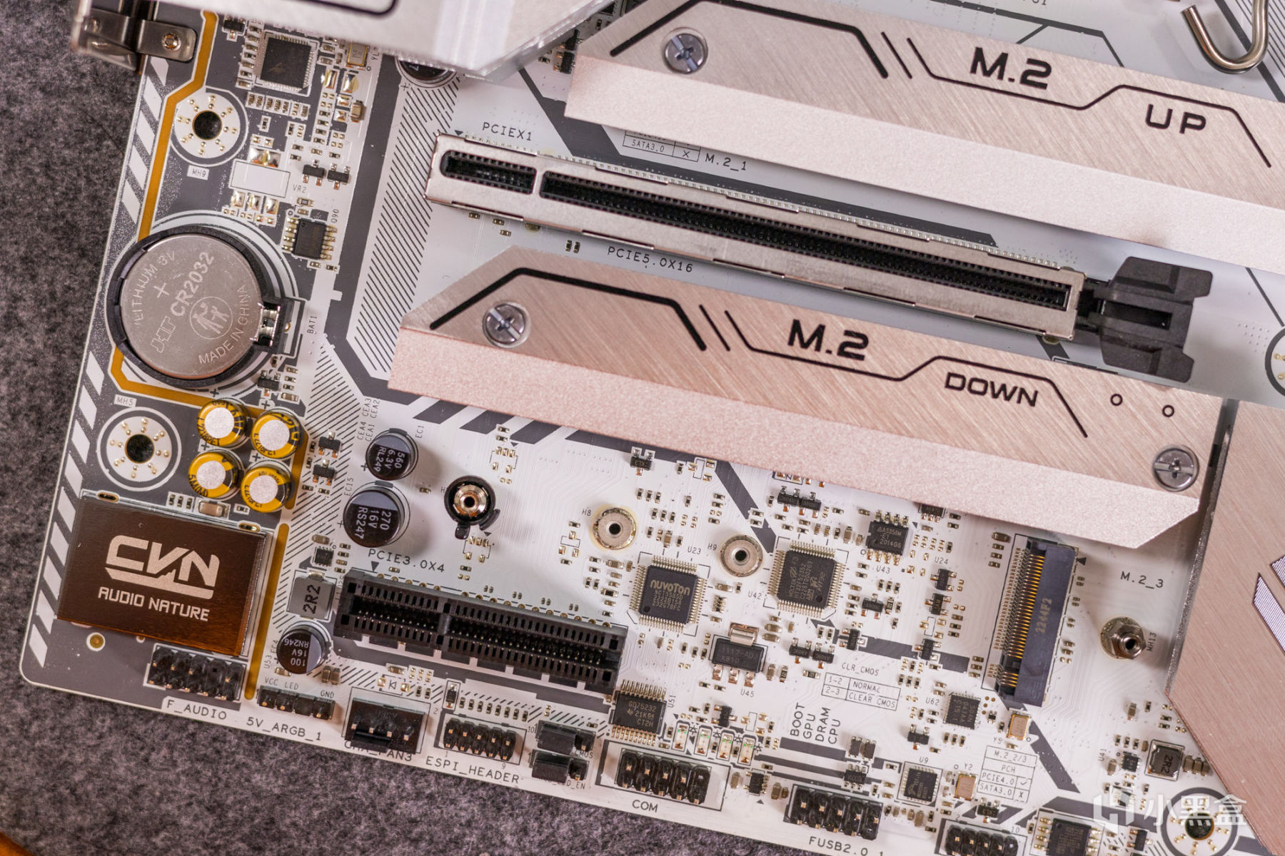 白色主机构建:13代酷睿＋索泰RTX 4070 欧泊白打造Dream PC之旅