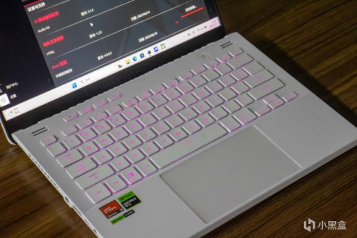 ROG 幻14 2023（第四代）：设计超前的白色小钢炮