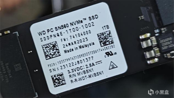 ROG 幻14 2023（第四代）：设计超前的白色小钢炮