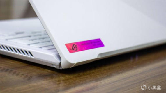 ROG 幻14 2023（第四代）：设计超前的白色小钢炮