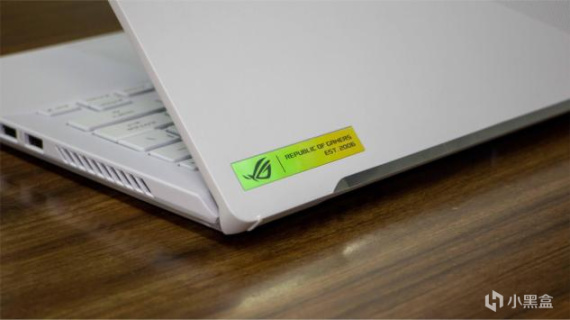 ROG 幻14 2023（第四代）：设计超前的白色小钢炮