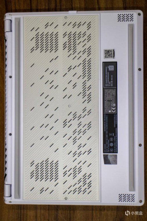 ROG 幻14 2023（第四代）：设计超前的白色小钢炮