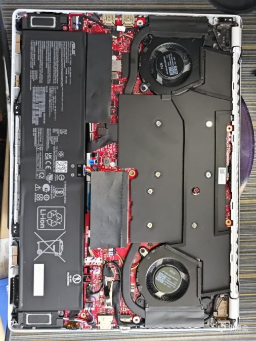 ROG 幻14 2023（第四代）：设计超前的白色小钢炮