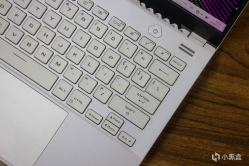 ROG 幻14 2023（第四代）：设计超前的白色小钢炮