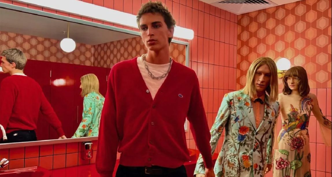 一張實際由iPhone拍攝的照片，因過於類似AI製作被取消了比賽資格