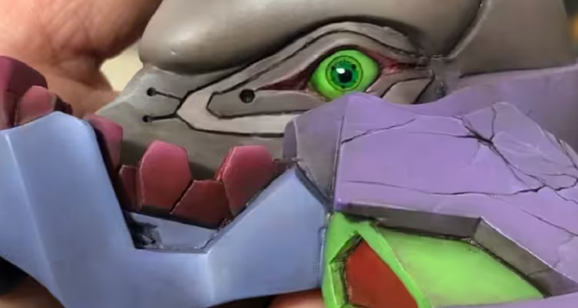 初号机头部内构模型，是什么生物呢？