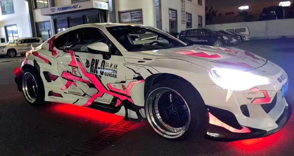 高達、變形金剛、超時空要塞主題配色車子，哪款是你的最愛？