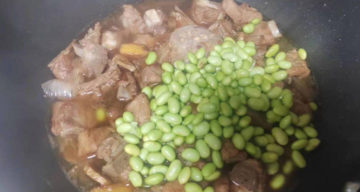 啥子？女领导半夜赖在我家不走只是为了吃我的红烧排骨？