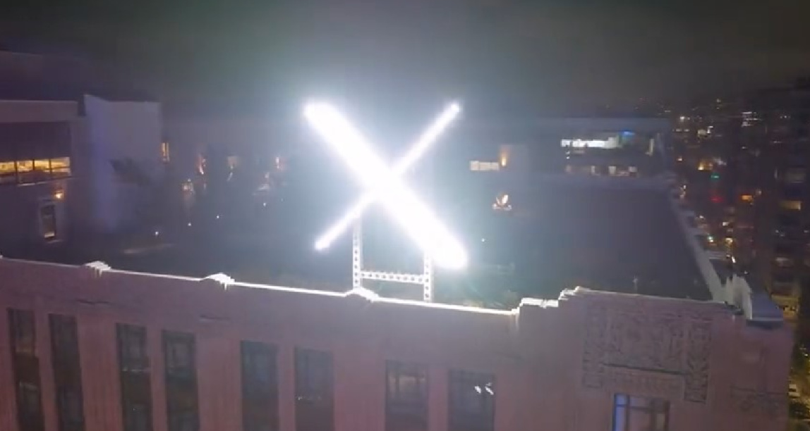 遭到投訴後，推特總部大樓拆除了X標誌