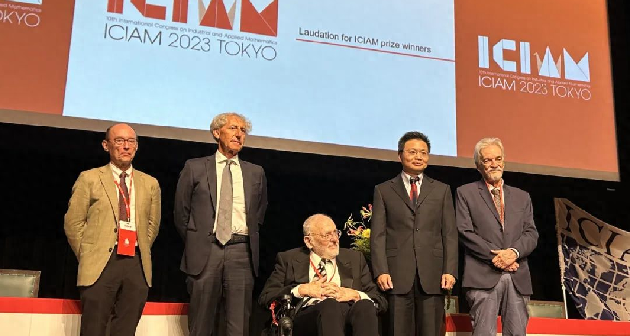 歷史首位！中國數學家鄂維南，獲得應數麥克斯韋獎！