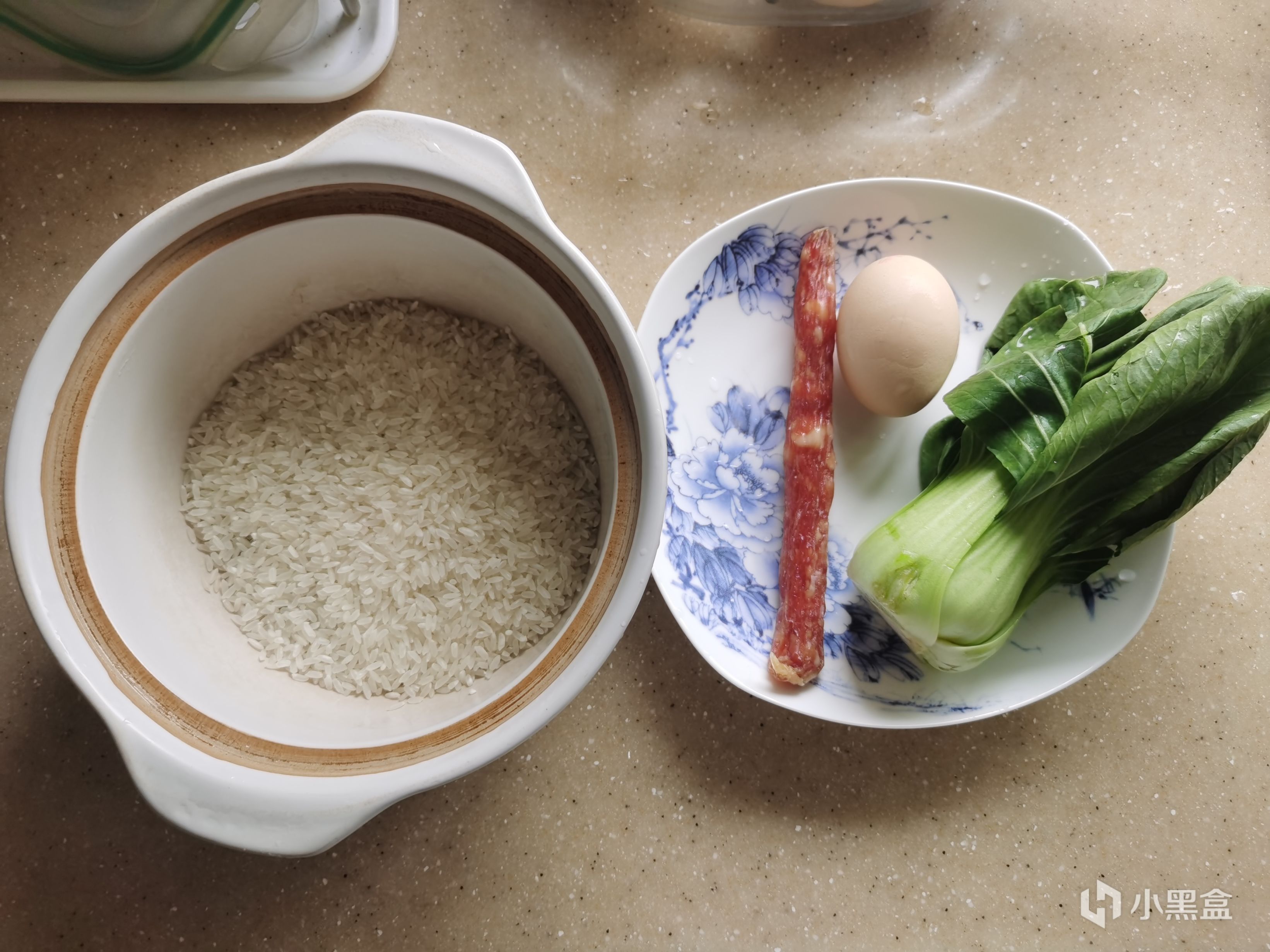 【小饭盒】我制作的100种味道·腊肠煲仔饭（结尾有煲仔饭酱汁制作步骤）-第1张