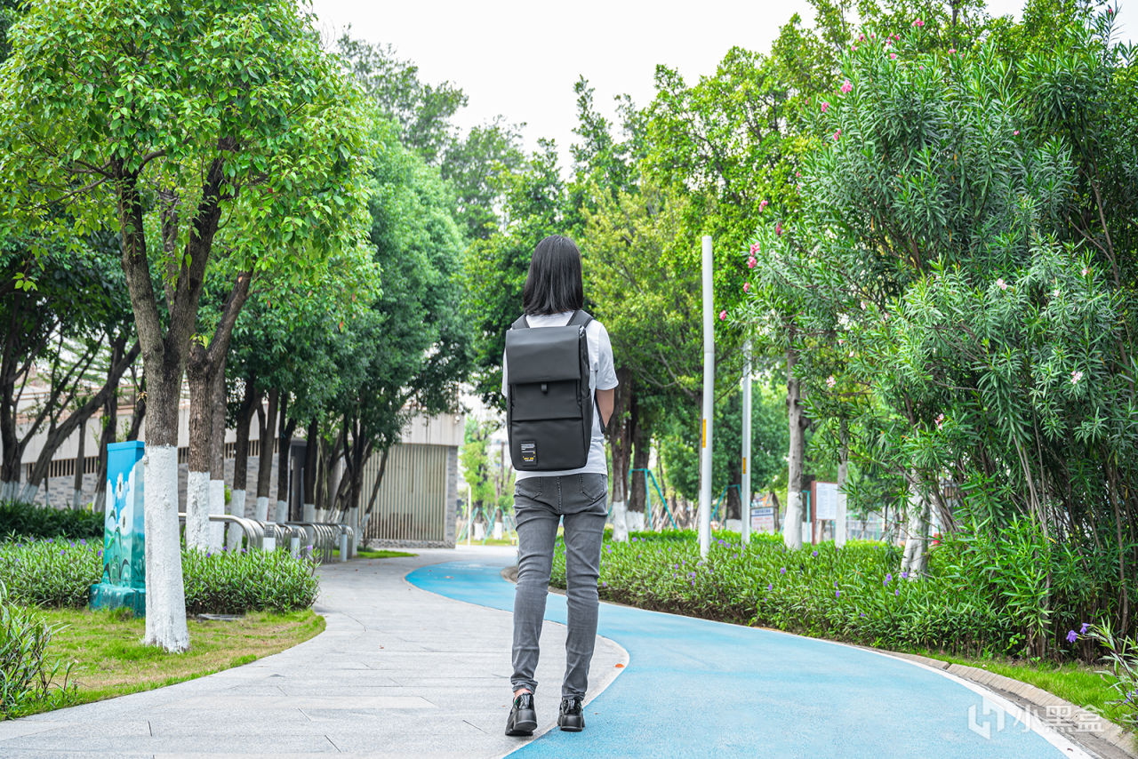 包治百病，换个新包换个好心情，背起地平线8号moment双肩包