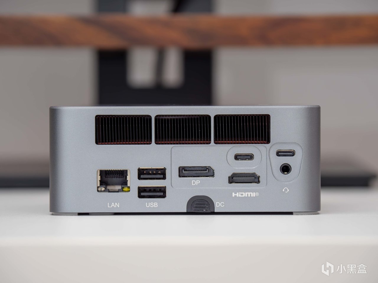 主动散热+纯铝外壳+40Gbps：基本没啥短板的绿联USB4固态硬盘盒