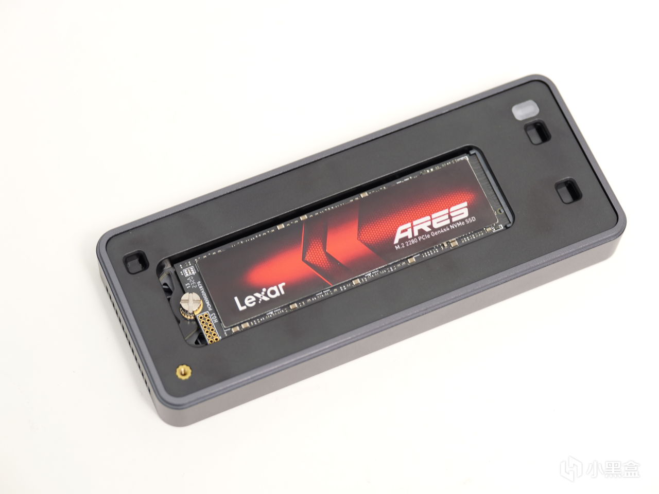 主动散热+纯铝外壳+40Gbps：基本没啥短板的绿联USB4固态硬盘盒