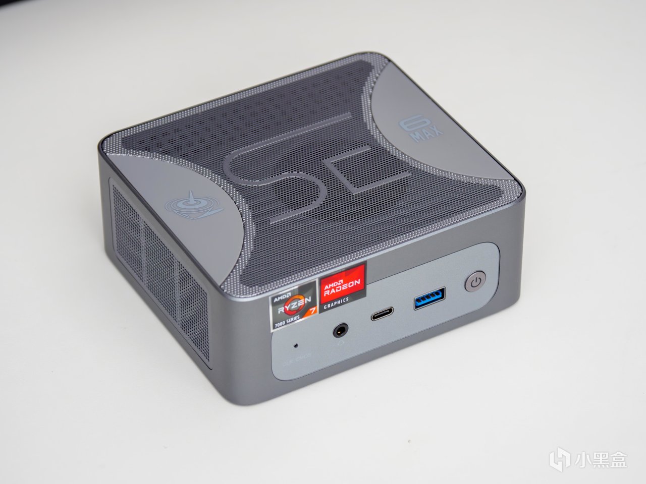 主动散热+纯铝外壳+40Gbps：基本没啥短板的绿联USB4固态硬盘盒