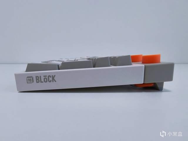 【球盟会】复古与科技的碰撞，洛斐小方三模机械键盘