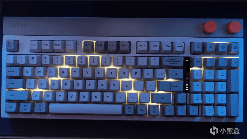 【球盟会】复古与科技的碰撞，洛斐小方三模机械键盘