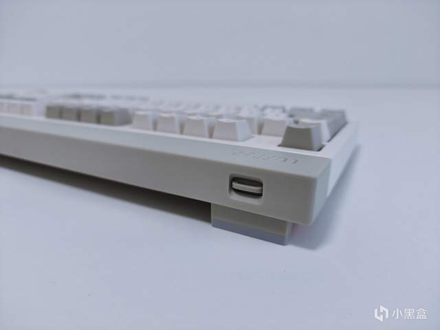 【球盟会】复古与科技的碰撞，洛斐小方三模机械键盘